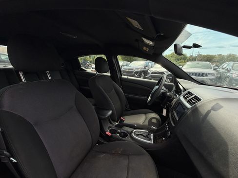 Used 2014 Dodge Avenger SE FWD image 16
