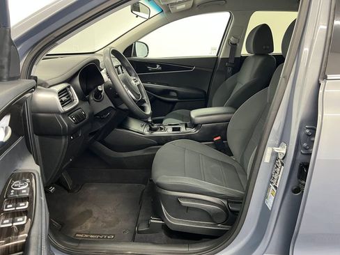 Used 2020 Kia Sorento AWD V6 image 4