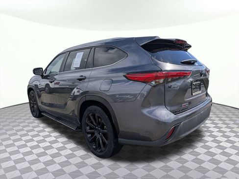 Used 2023 Toyota Highlander XLE FWD image 5
