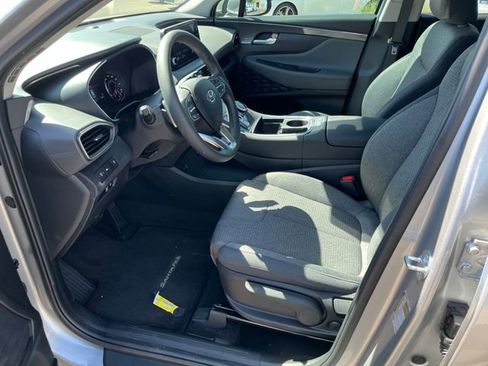 Used 2023 Hyundai Santa Fe SE image 2