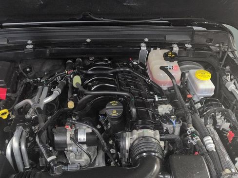 Used 2023 Jeep Wrangler Unlimited Sahara AWD/4WD image 25