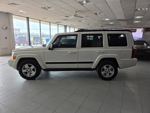 Used 2007 Jeep Commander Sport RWD image 4