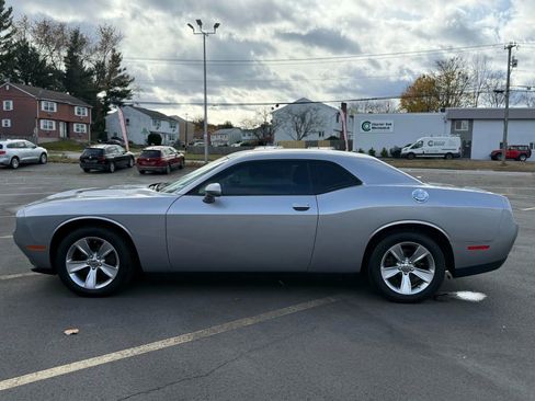 Used 2016 Dodge Challenger SXT image 6