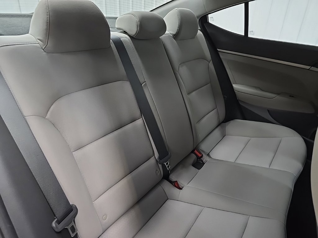 Used 2018 Hyundai Elantra SE FWD image 16