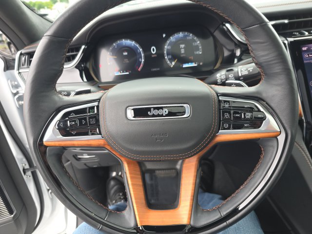 Used 2025 Jeep Grand Cherokee L Summit AWD/4WD image 21