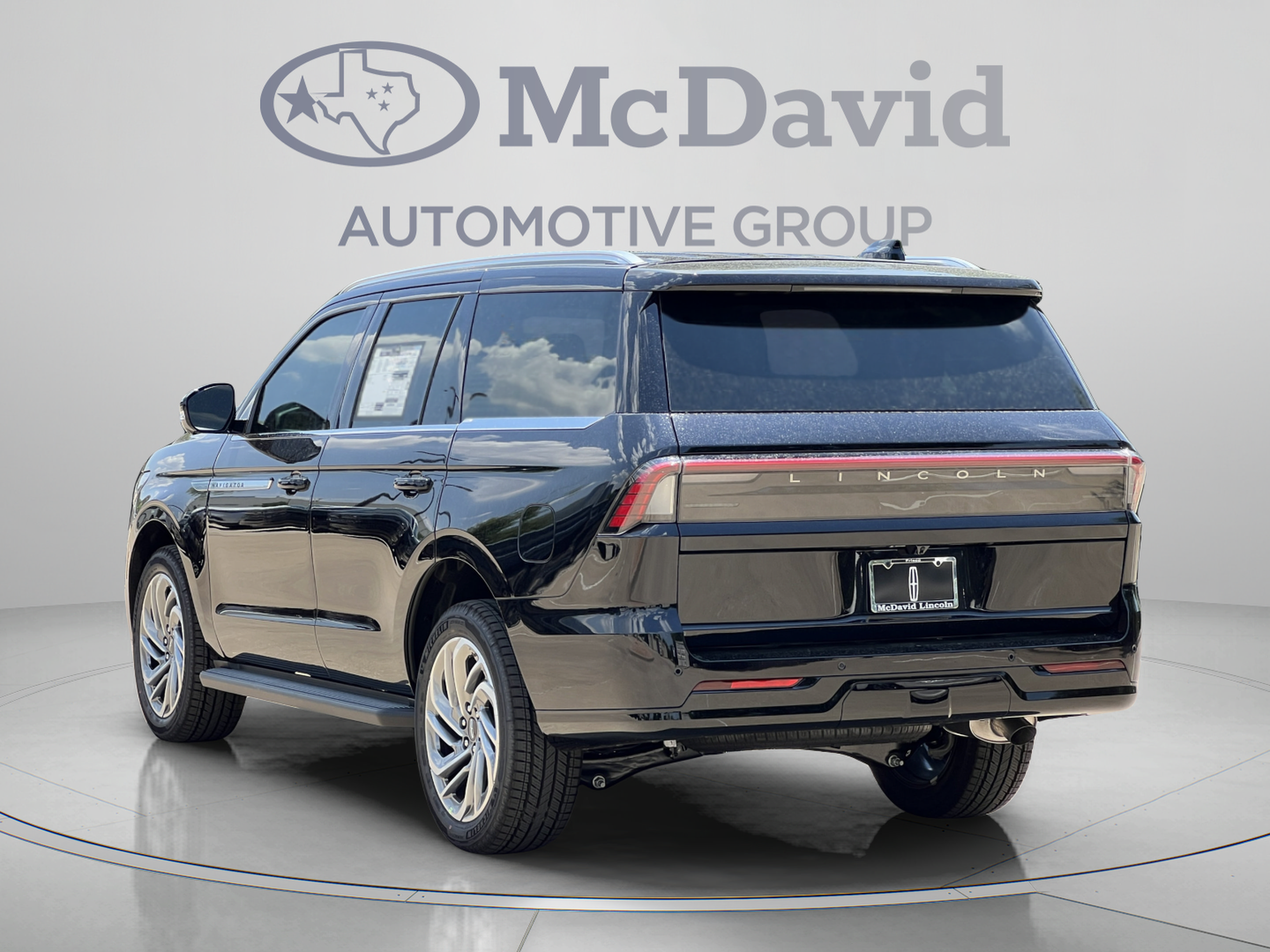 New 2027 Lincoln Navigator Premiere RWD image 5