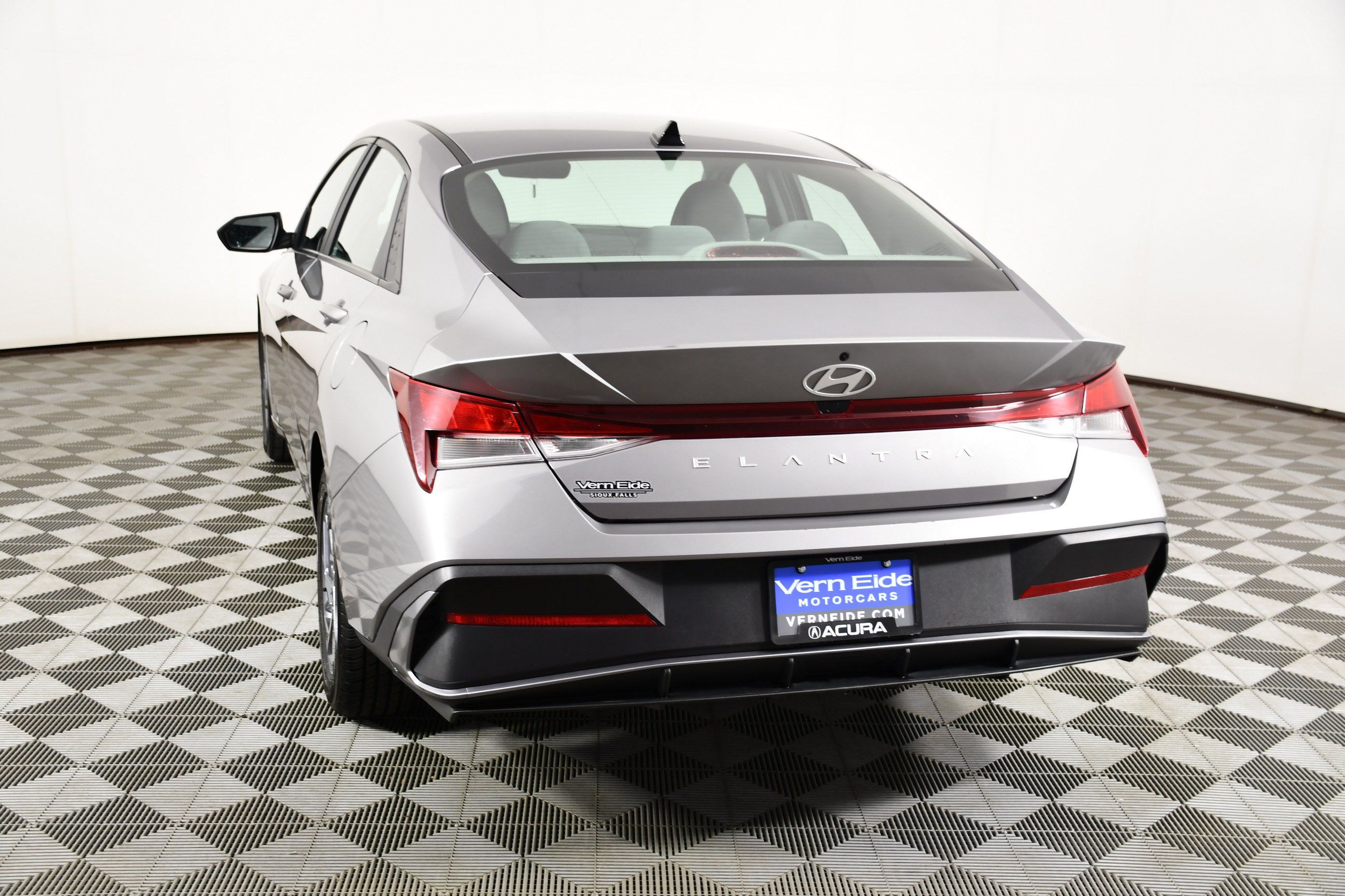 Used 2024 Hyundai Elantra SEL FWD image 7