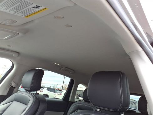 Used 2025 Lincoln Nautilus Premier image 16