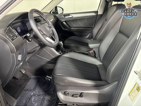 Used 2023 Volkswagen Tiguan SE w/ Panoramic Sunroof Package AWD/4WD image 11