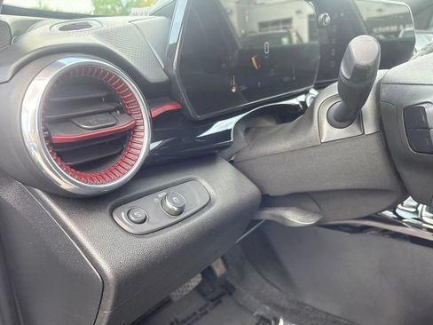 Used 2024 Chevrolet Trax RS FWD image 35