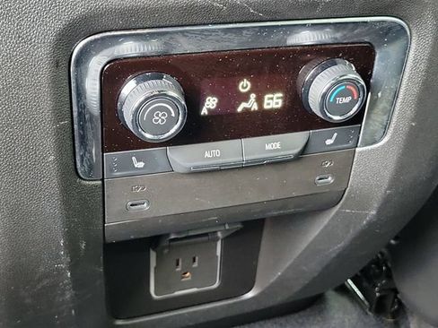 Certified 2025 Chevrolet Suburban Premier RWD image 17