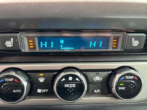 Used 2017 Toyota Tacoma Limited image 33