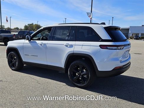 New 2025 Jeep Grand Cherokee Limited w/ Luxury Tech Group II image 9