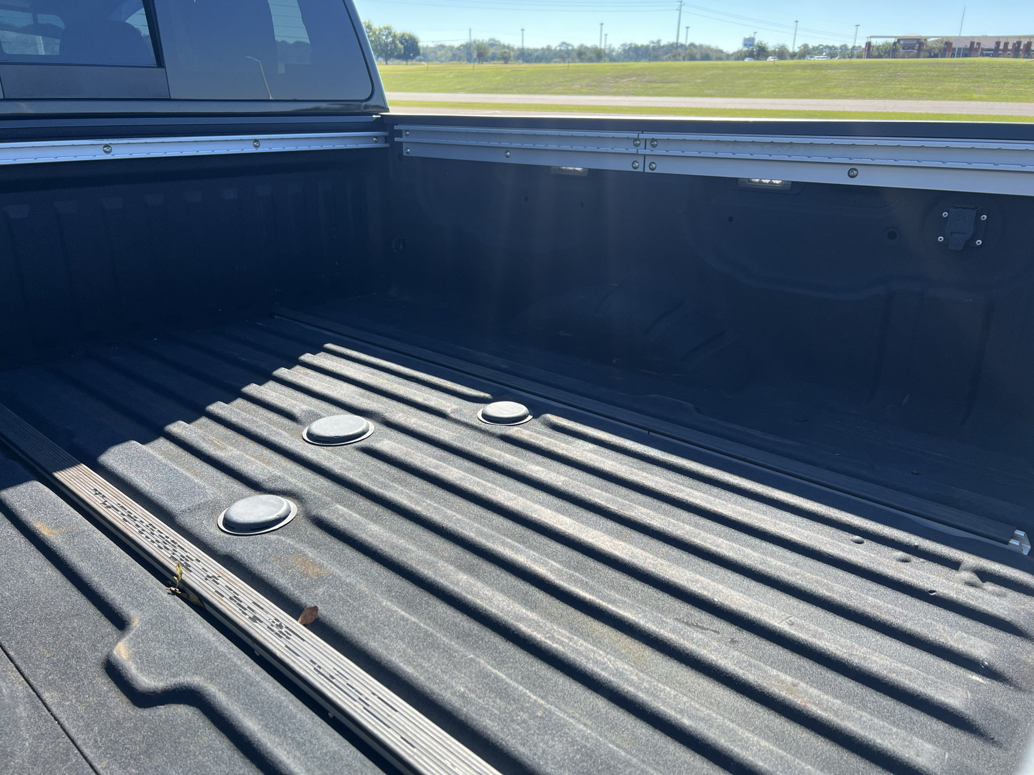 Used 2019 Nissan Titan SL w/ Chrome Package AWD/4WD image 7