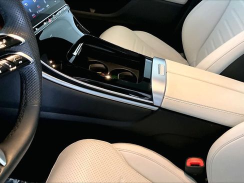 Used 2023 Mercedes-Benz GLC 300 4MATIC image 17