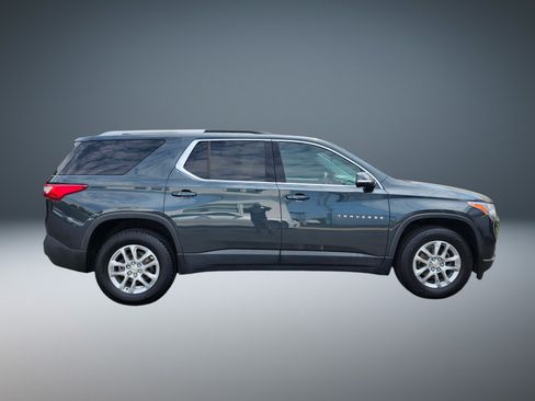 Used 2018 Chevrolet Traverse LT FWD image 2