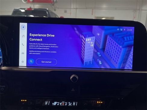 Used 2025 Toyota Crown Signia Limited image 18