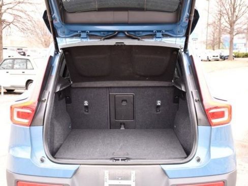 Certified 2025 Volvo XC40 B5 Core image 25