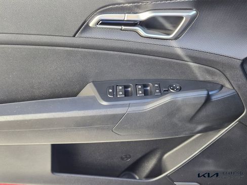 Certified 2025 Kia Sportage LX image 32