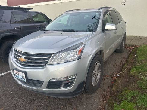 Used 2016 Chevrolet Traverse LT image 1