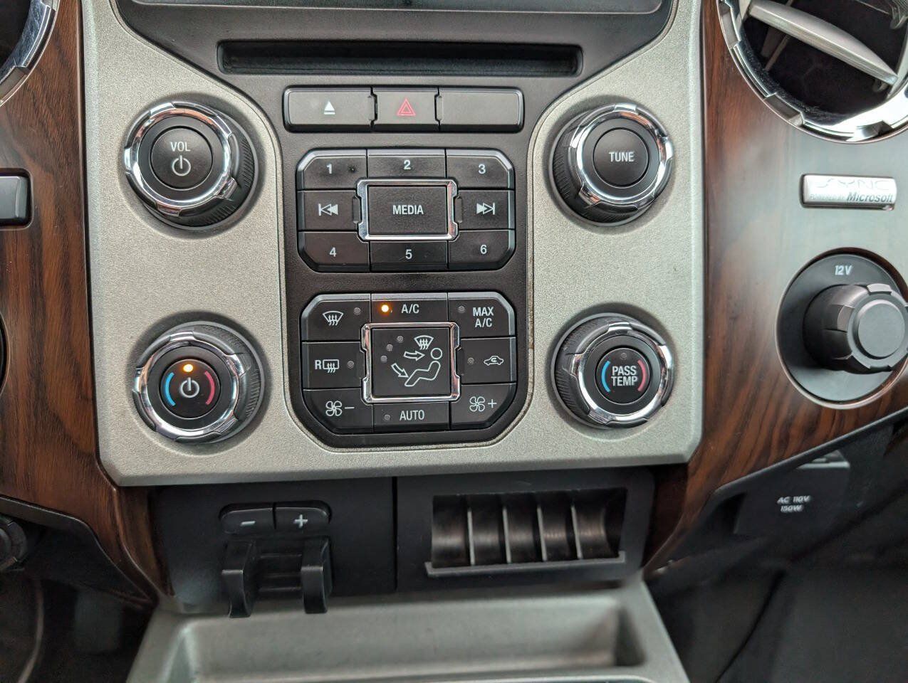 Used 2014 Ford F350 Lariat w/ Lariat Ultimate Package AWD/4WD image 25