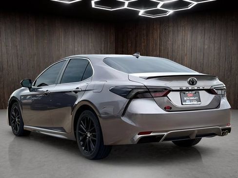 Used 2022 Toyota Camry SE FWD image 12
