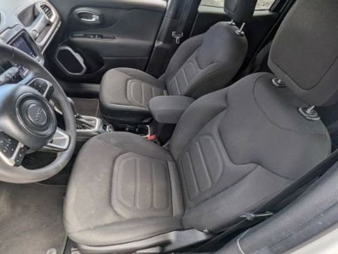 Used 2018 Jeep Renegade Latitude image 15