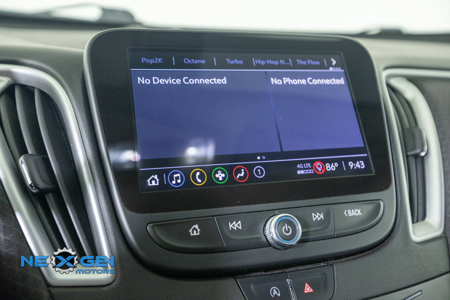 Used 2022 Chevrolet Malibu LT FWD image 19