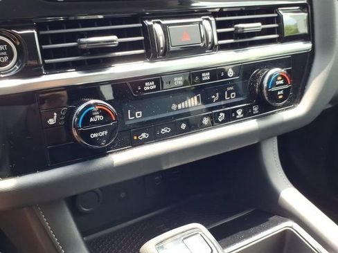 Certified 2023 Nissan Pathfinder SL AWD/4WD image 26
