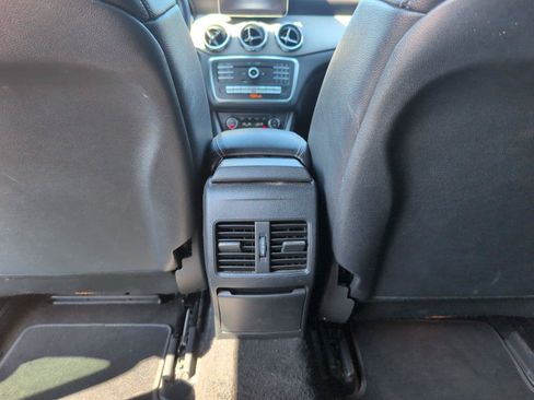 Used 2020 Mercedes-Benz GLA 250 4MATIC image 35