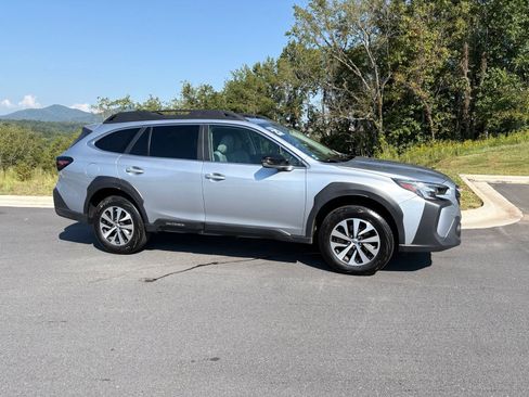 Certified 2025 Subaru Outback Premium w/ Popular Package #1 AWD/4WD image 7