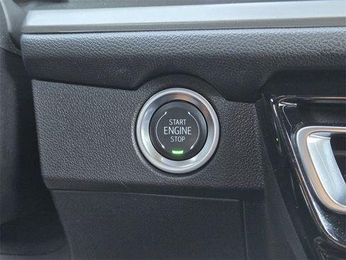 Used 2025 Chevrolet Traverse LT image 23