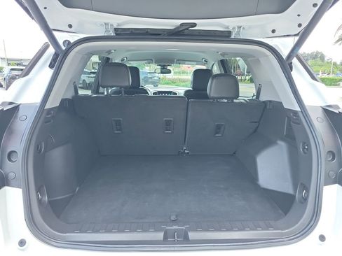 Used 2022 GMC Terrain SLT w/ Tech Package FWD image 11