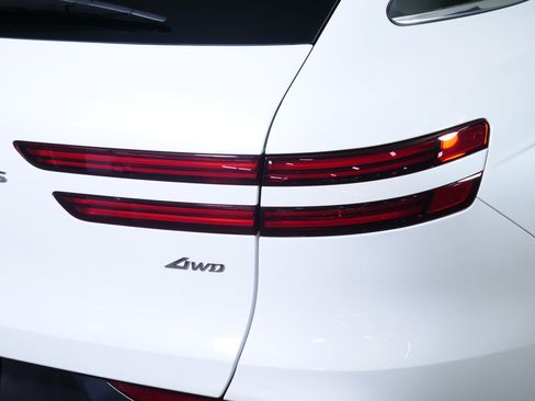 Certified 2026 Genesis GV70 2.5T Select AWD/4WD image 17