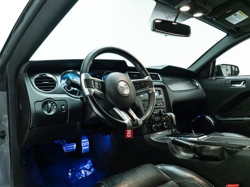 Used 2013 Ford Mustang GT Premium image 22