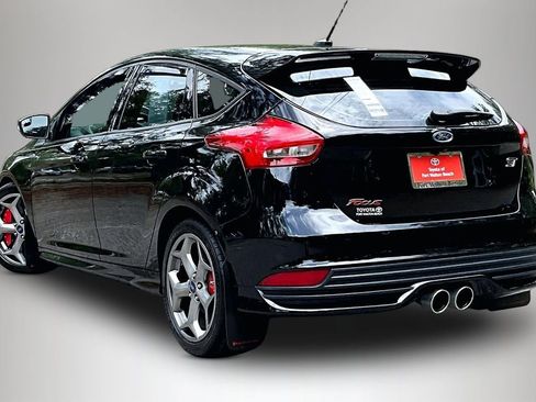 Used 2017 Ford Focus ST FWD image 4