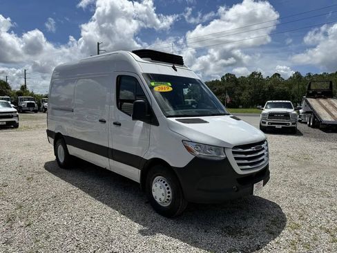 Used 2019 Freightliner Sprinter 144 image 3
