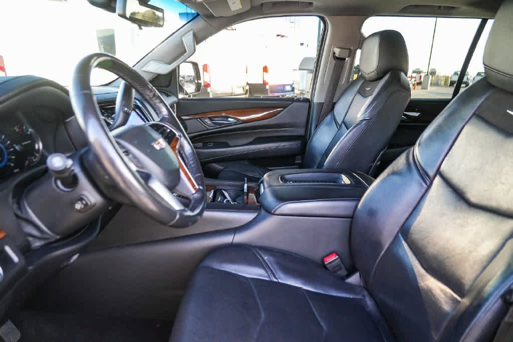 Used 2019 Cadillac Escalade ESV Premium Luxury RWD image 18