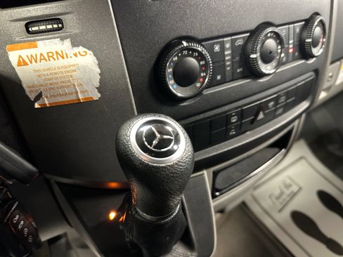 Used 2016 Mercedes-Benz Sprinter 2500 image 27