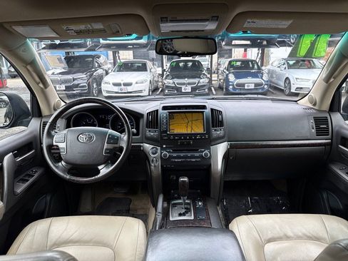 Used 2011 Toyota Land Cruiser w/ Upgrade Pkg AWD/4WD image 18