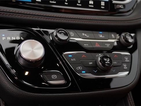 New 2026 Chrysler Pacifica Pinnacle image 27