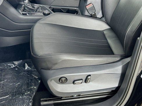 Used 2022 Volkswagen Tiguan SE w/ Panoramic Sunroof Package AWD/4WD image 18