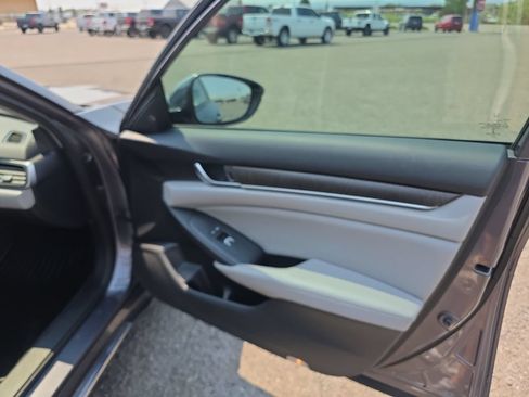 Used 2018 Honda Accord Touring image 30