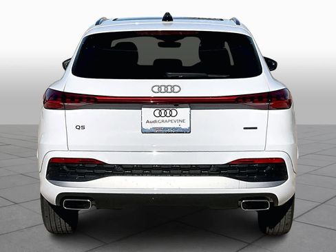 Used 2025 Audi Q5 Premium w/ Convenience Package image 4