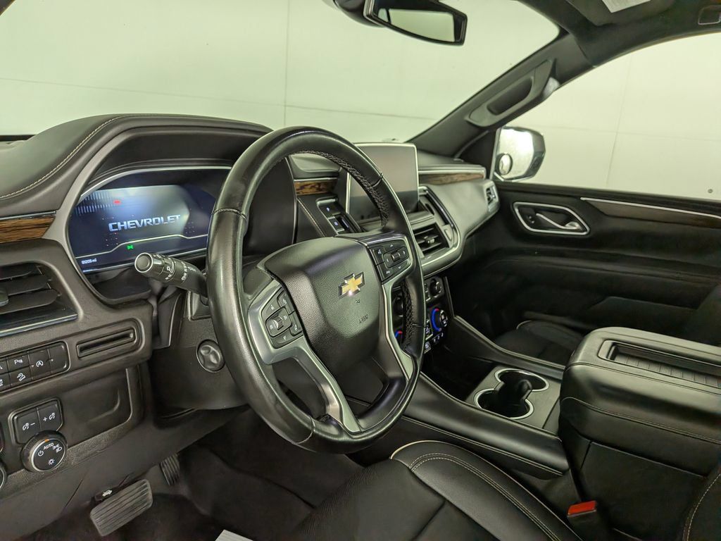 Used 2023 Chevrolet Suburban Premier AWD/4WD image 21