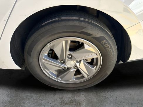 Used 2025 Hyundai Elantra SE image 28