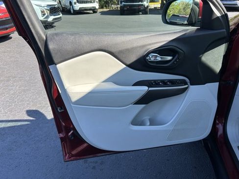 Used 2020 Jeep Cherokee Limited image 12