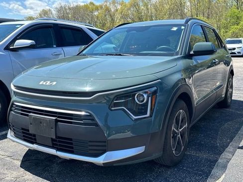 Used 2023 Kia Niro EX FWD image 3