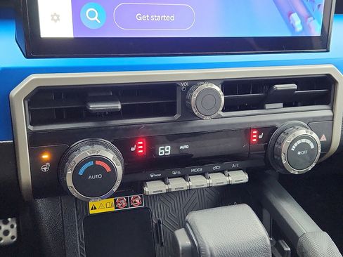 Used 2024 Toyota Tacoma TRD Sport w/ TRD Sport Upgrade Package image 16