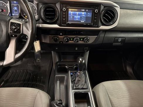Used 2017 Toyota Tacoma SR5 w/ Tow Package AWD/4WD image 19